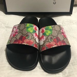 Gucci Slides brand new in box! Size 39 (7)